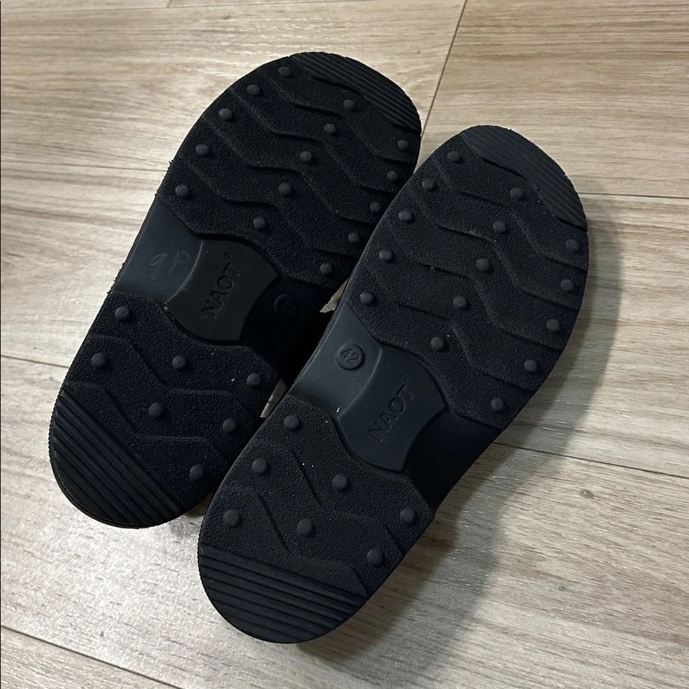 Naot Men's Arthur backstrap sandal in black nubuck leather 42 (9 US)